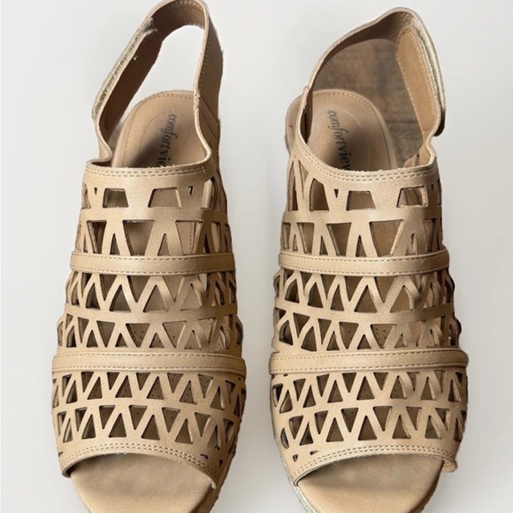 (9W) Comfortview Beige Cutout Wedge Sandals Espadrille - Picture 2 of 11